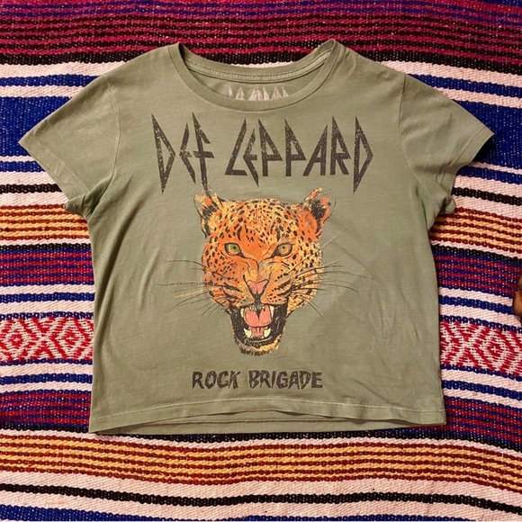 goodie two sleeves Tops - Def Leppard Rock Band Crop Tee - Green Leopard Print